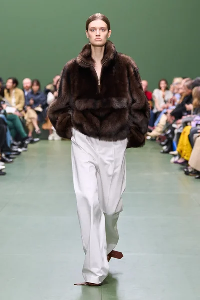 Look 50